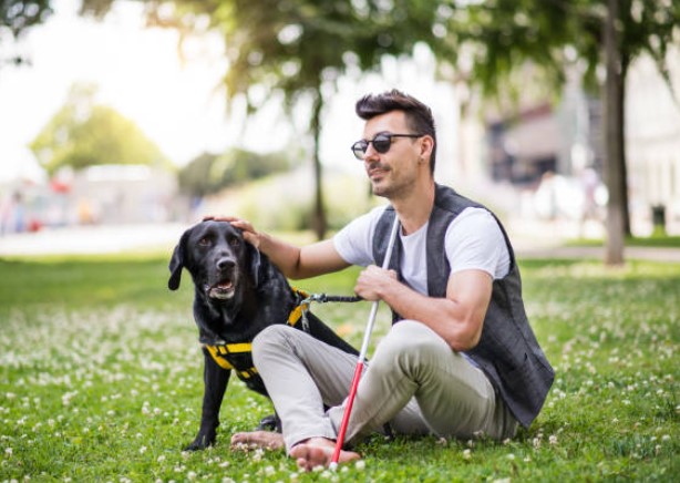 Σχεδιάζοντας Προσβάσιμες Διακοπές: Η Προσωπική Εμπειρία ενός Ανθρώπου με Οπτική Αναπηρία